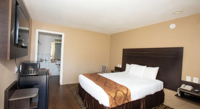 Двухместный номер Standard Budget Inn by 101 Bus from Downtown