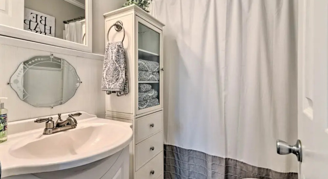 Коттедж Peaceful Elkin Vacation Rental ~ 17 Mi to Mt Airy!