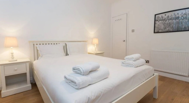 Spacious 2 Bed Flat by Hyde Park
