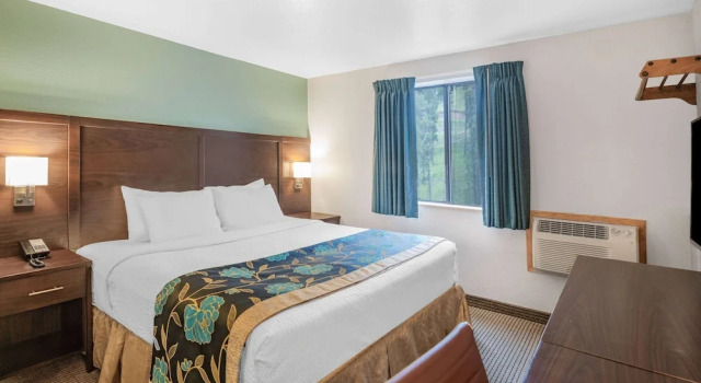 Двухместный номер Standard с видом на бассейн Baymont by Wyndham Keystone Near Mt. Rushmore