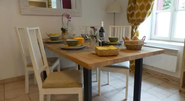 Chata Chez Jean - Newly renovated air-conditioned flat at the foot of the ramparts, 4 people