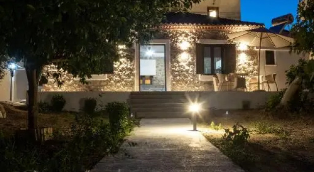 V&M Traditional Luxury Villa, Prenota Villa Tolo 