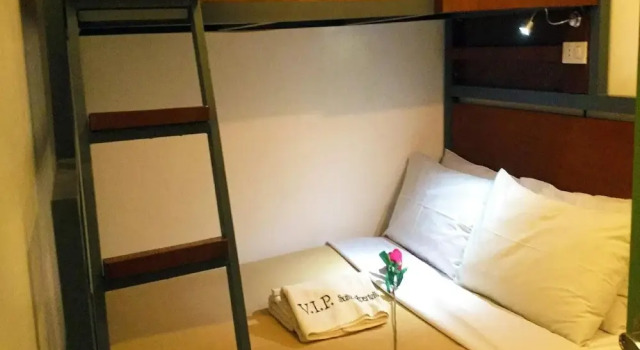 Кровать в общем номере Townhouse OAK Makati Manila Near PNR Pasay Evangelista formerly VIP Suites