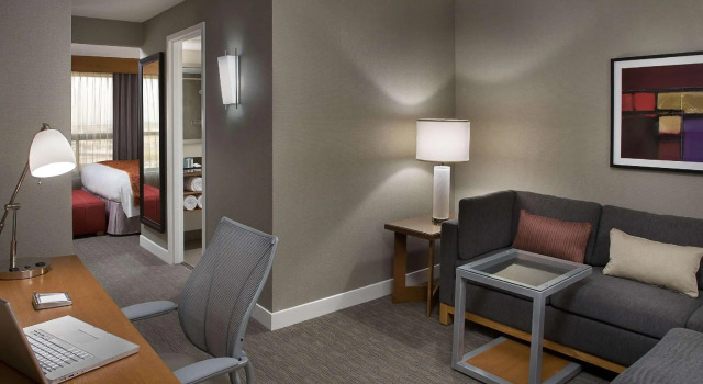 Двухместный полулюкс Hilton Toronto Airport Hotel & Suites