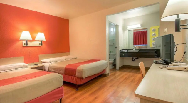 Четырёхместный номер Standard Motel 6 Chino, CA - Los Angeles Ontario