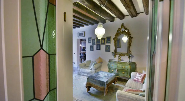 VeNICe Cera Casa Del Sol, Забронировать Отель Сан-Поло Венеция, рядом с Accademia Bridge