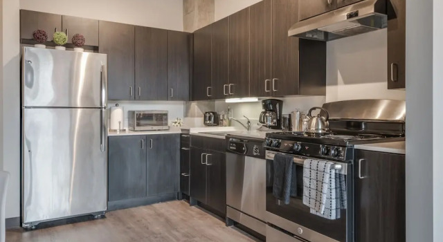 Апартаменты Superior Wrigley Suites