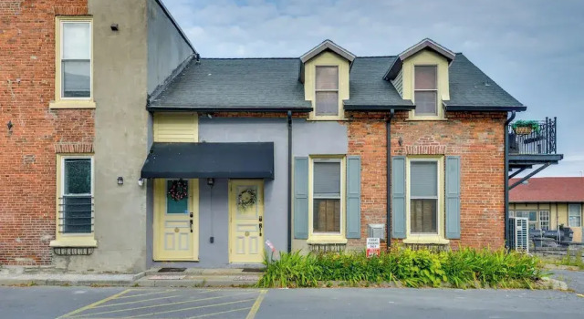Апартаменты Walk to Marina: Dog-friendly Lake Ontario Studio