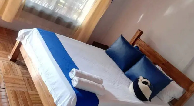 Soda y Cabinas El Parque, Prenota Hotel Hotel a Alajuela con parcheggio, Parcheggio