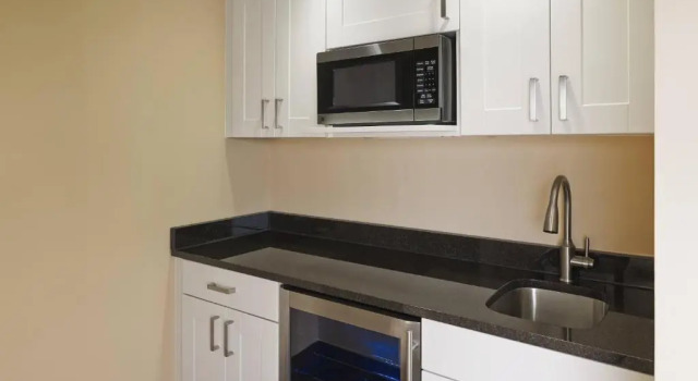 Двухместный люкс с видом на город Four Points by Sheraton Mall of America Minneapolis Airport