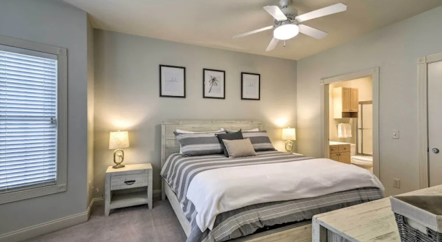 Апартаменты 3 Mi to Myrtle Beach: Coastal Condo w/ Pool!
