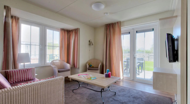 Spacious detached villa with washing machine, beach at 400m.