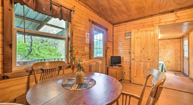 'cedar Falls Cabin 5': 1/2 Mile to Turner Falls, Book Hotel 3-stjernede hoteller i Davis, 3*