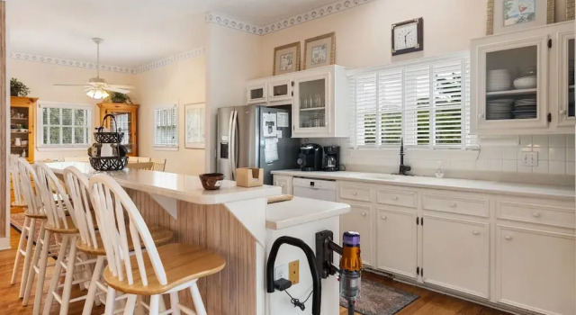 Коттедж Screened Porches, Decks, Rockers, Hammocks And An Upstairs Balcony With Ocean Views 5 Bedroom Home by Peace Vacations
