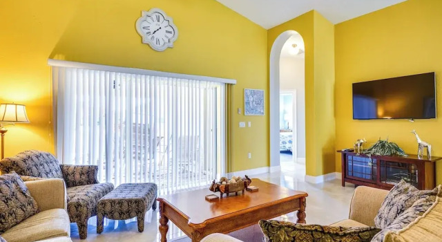 8 Mi to Beach: Cape Coral Home w/ Lanai + Pool, Забронировать Дом для отпуска Виллы Кейп-Корал, Вилла