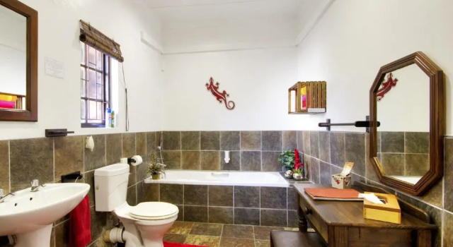 Четырёхместный семейный номер Standard с видом на сад Maputaland Guest House