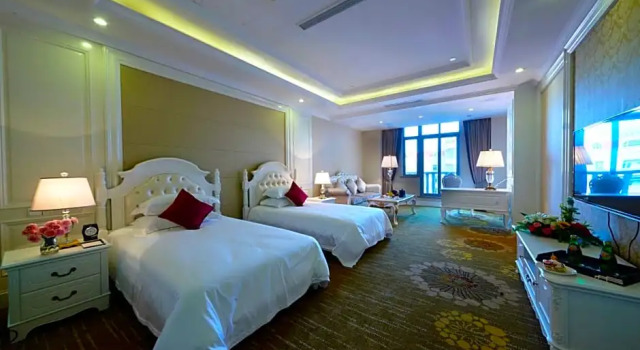Двухместный номер Deluxe New century Manju Select Hotel Hongqiao Hub National Exhibition Center