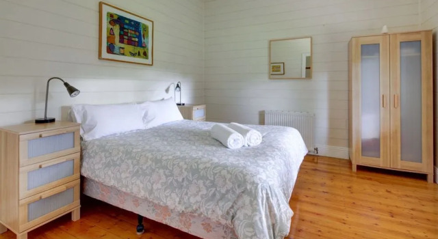 Palm Cottage - Pet Friendly Victorian Cottage