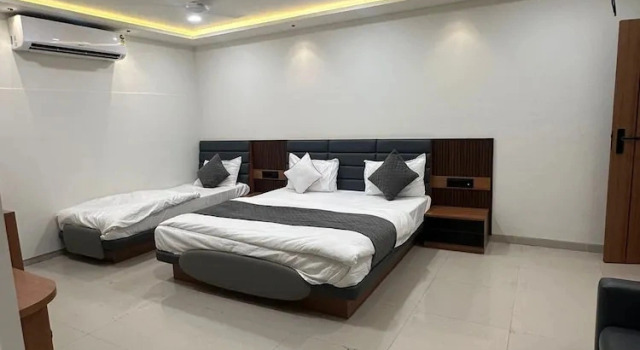 Hotel Peacock, Rezervovat Hotel Anand 