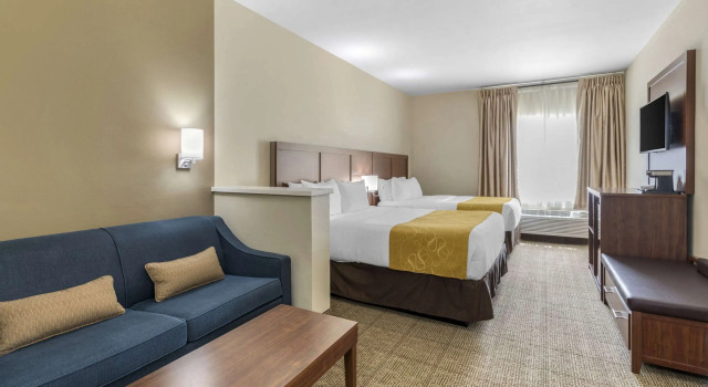 Четырёхместный номер Standard Comfort Suites Tulare Sequoia Gateway