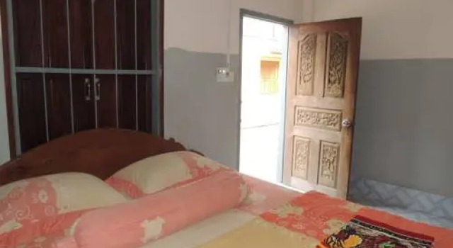 Koeu Chey Chum Neas Guesthouse, Prenota Hotel Neak Loeung 