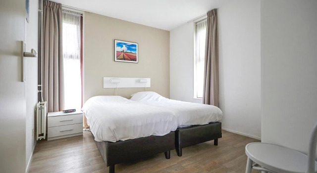 Nice Home in Heinkenzand With Wifi and 3 Bedrooms, Book Hotel Goes 