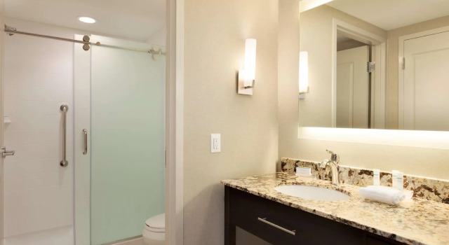 Четырёхместный люкс с 2 комнатами Homewood Suites by Hilton Frederick