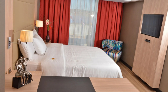 Savoy Hotel Encarnación, Book Hotel Hotels in Itapua with Parking, Parking