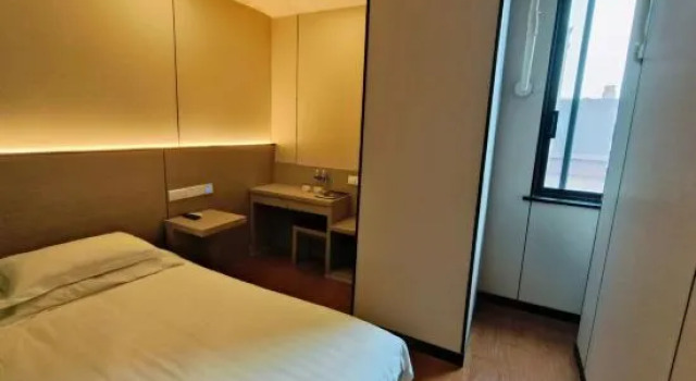 Одноместный номер Standard Vatica ShangHai Pudong Airport Disney Huaxia(E) Road Metro Station Hotel .