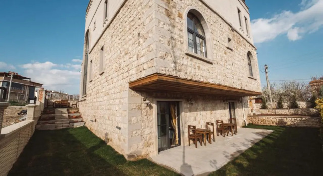 Alin Stone House