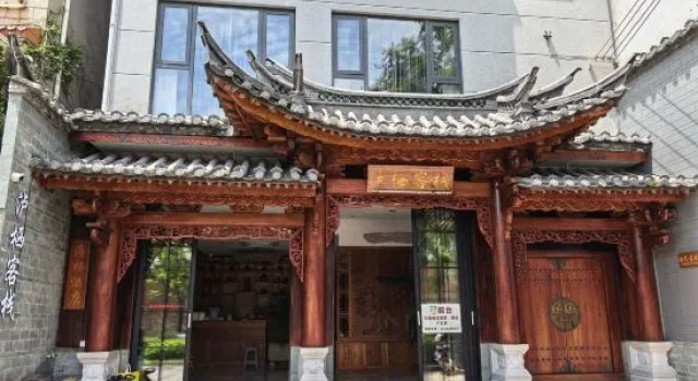 LuQiHomestay (Purple Pottery Street), Rezerwuj Hotel Jianshui Yunnan