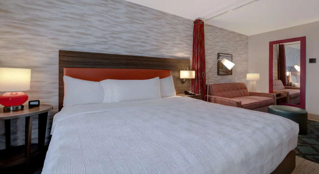 Двухместный люкс Home2 Suites By Hilton DeKalb