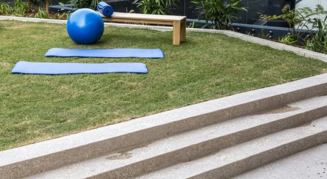 Апартаменты Luxe Beachfront 2-bed With Gym, Pool & Views