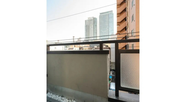 Четырёхместный номер Standard с балконом и с видом на город ZAITO Tokyo Kinshicho Economy Inn 宅东东京横川1民宿