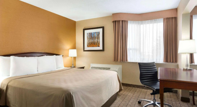 Двухместный люкс Travelodge by Wyndham Toronto East