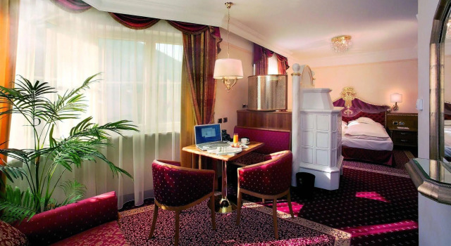Cityhotel Goldener Adler B&B, Забронировать Отель «постель и завтрак» Отели в центре Кьюза с завтраком, отели в центре Кьюза с завтраком