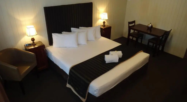 Номер Deluxe Country Plaza Motor Inn