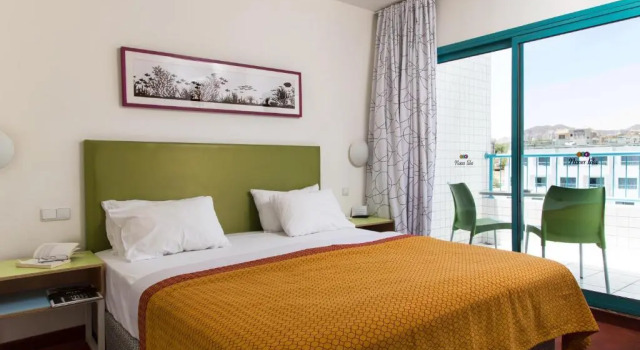 Люкс c 1 комнатой с балконом и с видом на бассейн Neve Eilat Hotel By Atlas Hotels