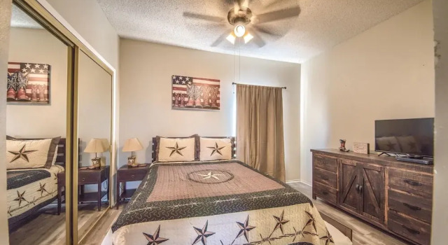 Seele Street River B11 2 Bedroom Condo by RedAwning