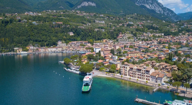 Vicolo 42-private Terrace-200m Lake, Book Apartment Hotels in Barbarano with Parking, Parking