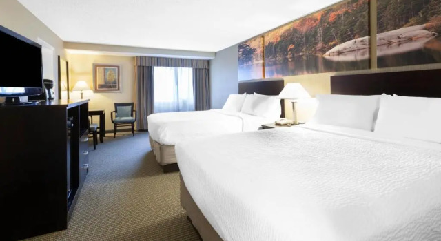 Четырёхместный номер Standard Days Inn by Wyndham Plattsburgh