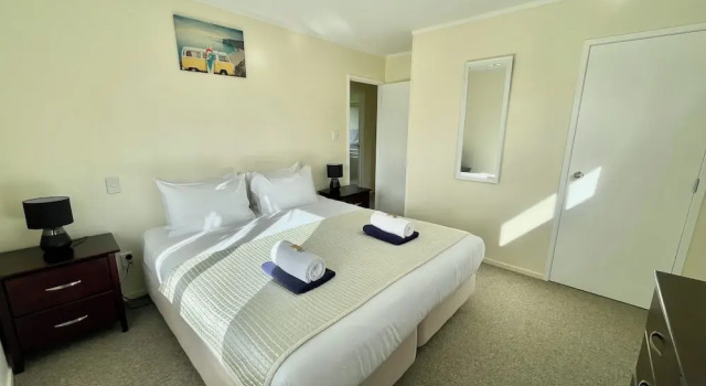 Семейное шале с 3 комнатами Cooks Beach Resort