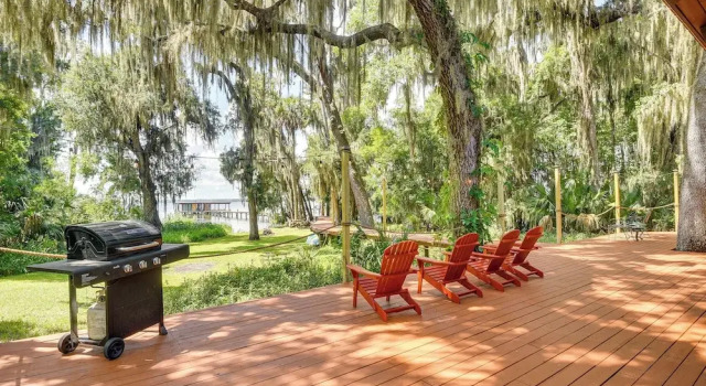 Коттедж с 2 комнатами Little Lake George Hideaway w/ Furnished Boathouse