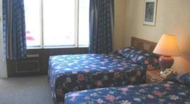 Четырёхместный семейный номер Standard River Inn by Niagara Falls