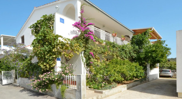 Paž - 28m from the beach - A3(4+1)