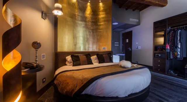 Кровать в общем номере Torre Argentina Relais - Residenze di Charme