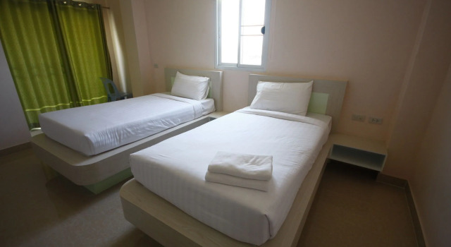 Chalerm Lak Mansion, Varaa Hotelli Hotellit North-Eastern Thailand pysäköinnillä, Pysäköinti