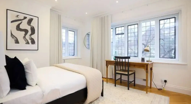The Charm of Chelsea - Modern 4bdr With Shared Courtyard, Varaa Lomakoti Mökit kohteessa Merseyside, Mökki