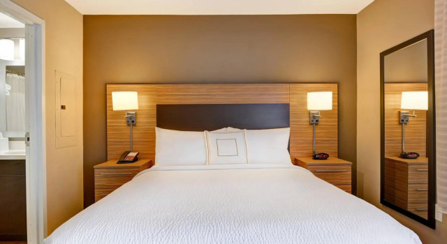 TownePlace Suites by Marriott Alexandria, Забронировать Отель Отели Александрии с бассейном, рядом с CHRISTUS St. Frances Cabrini Hospital, Бассейн
