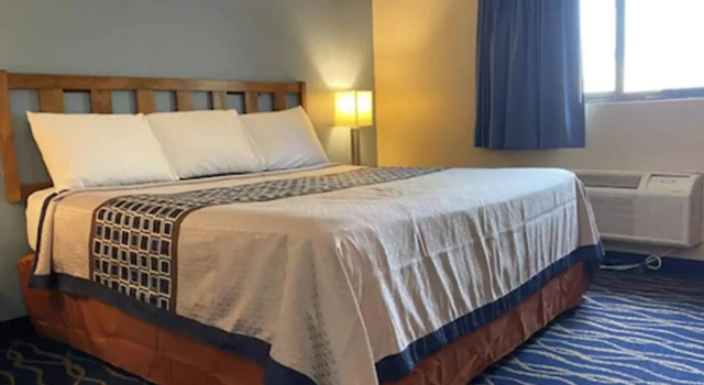 Economy Inn North Randall